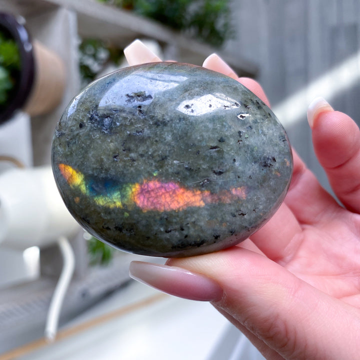 Squinty Eye Sunset Labradorite Palm Stone #4