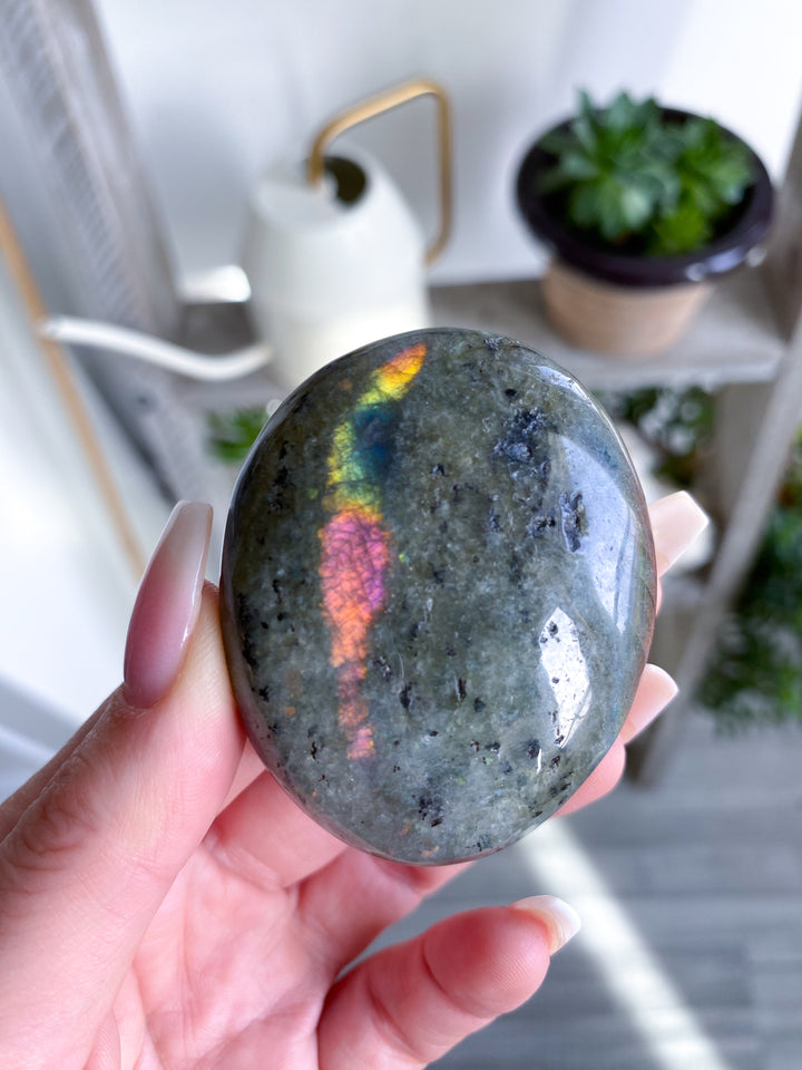 Squinty Eye Sunset Labradorite Palm Stone #4