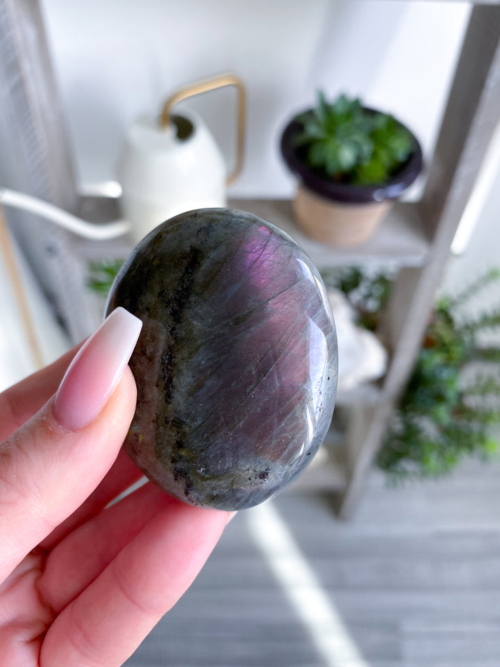 Squinty Eye Sunset Labradorite Palm Stone #4
