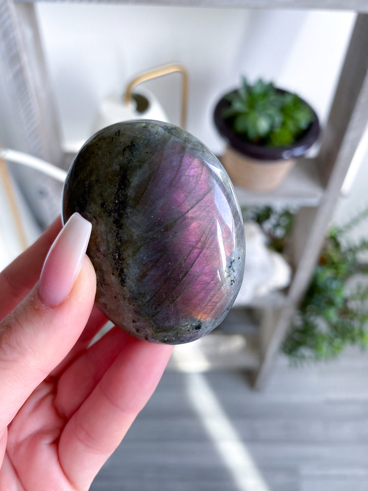 Squinty Eye Sunset Labradorite Palm Stone #4