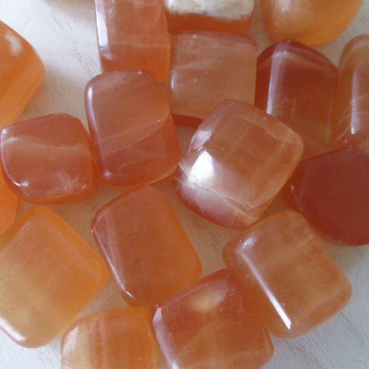 SPUNKY Honey Calcite Tumble Stone