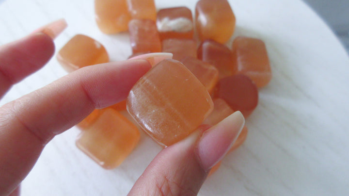 SPUNKY Honey Calcite Tumble Stone