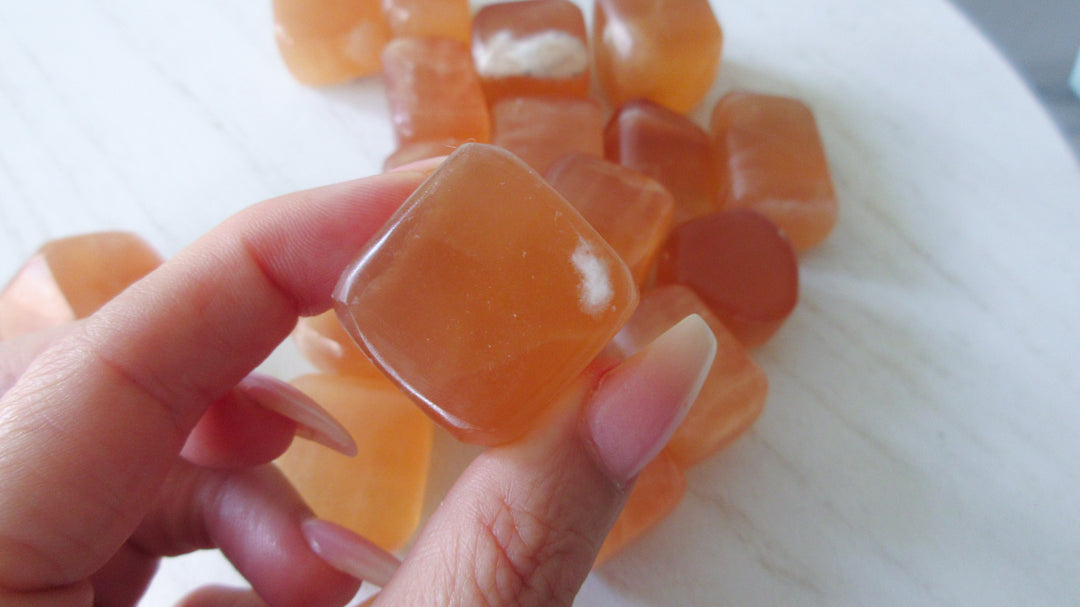 SPUNKY Honey Calcite Tumble Stone