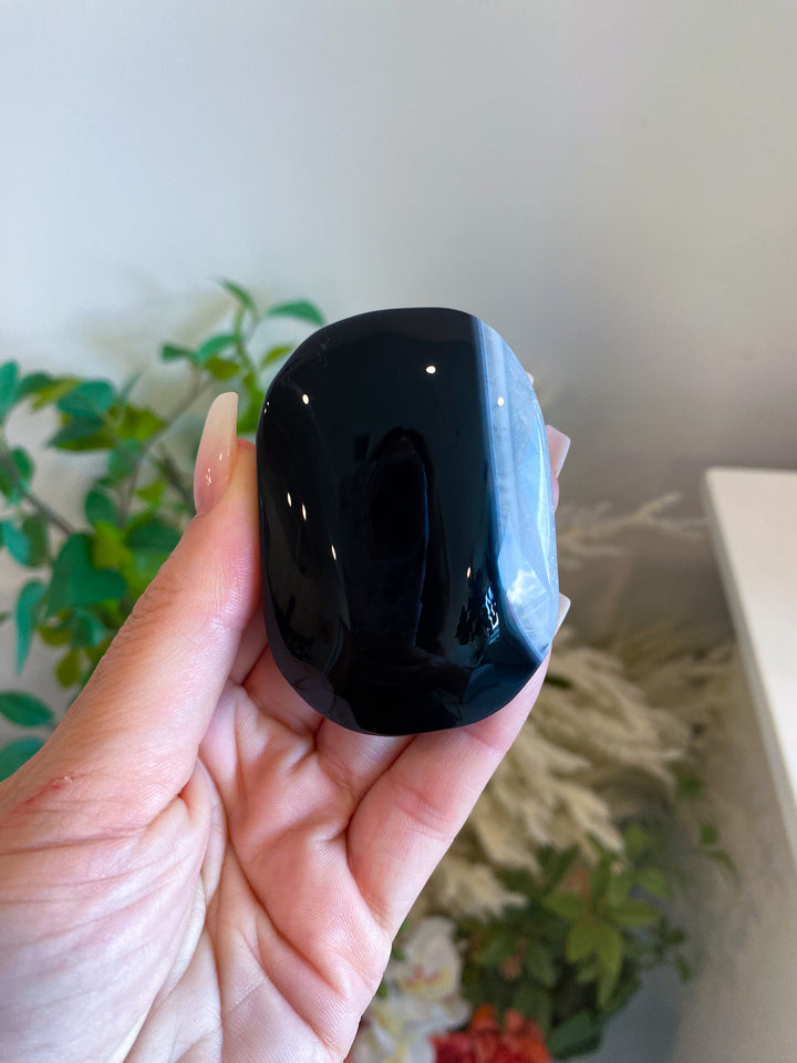 Black Agate Palm Stone 