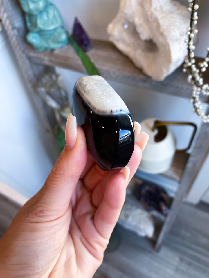 Black Agate Palm Stone 