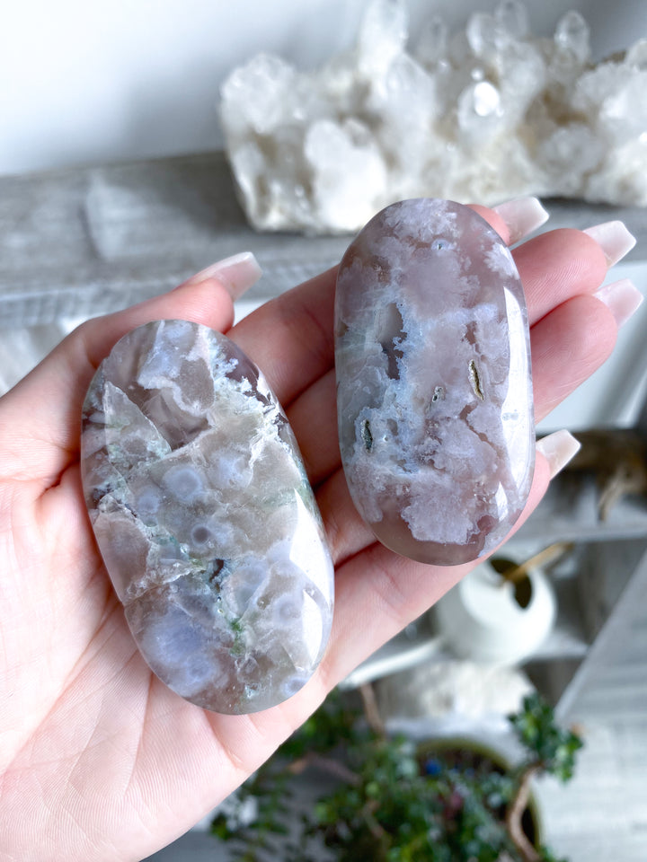 Narrow Flower Agate Palm Stone