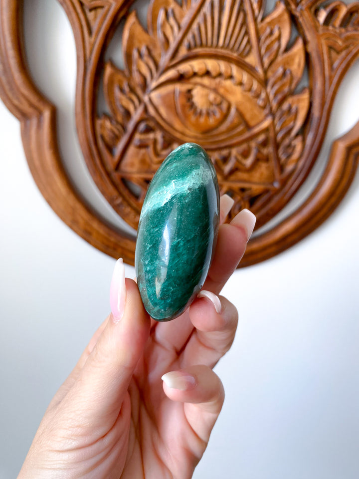 Bright Green Aventurine Palm Stone #4