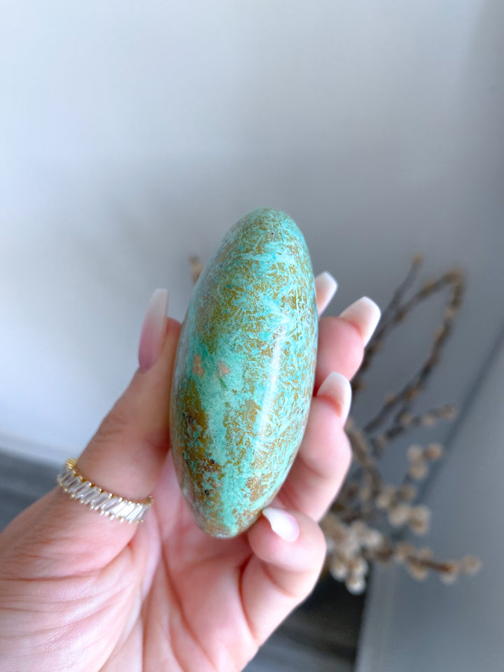Unique Peruvian Turquoise Palm Stone 