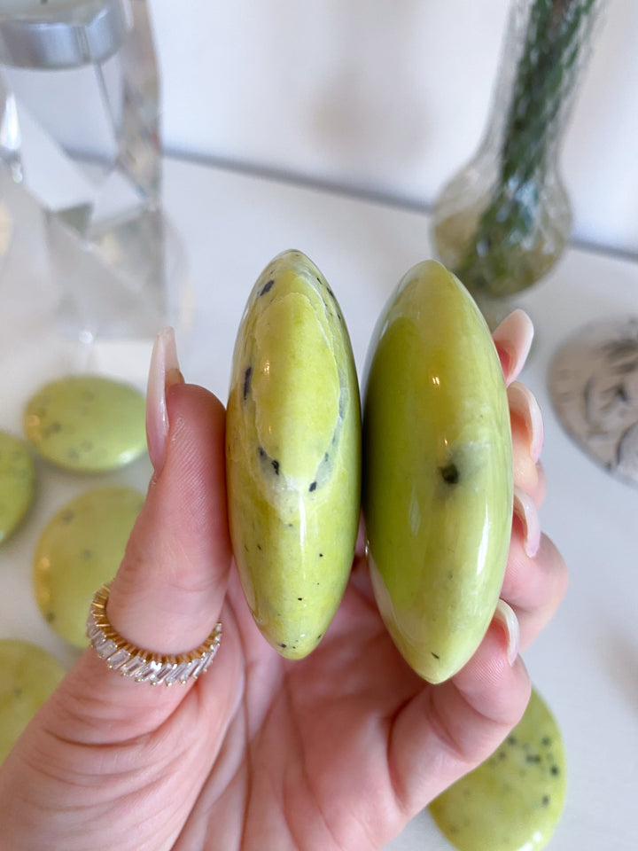 Spotted Serpentine Palm Stone - Lime Green