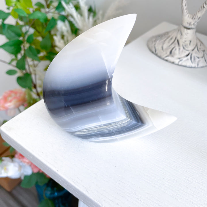 Gray Banded Onyx Standing Moon 