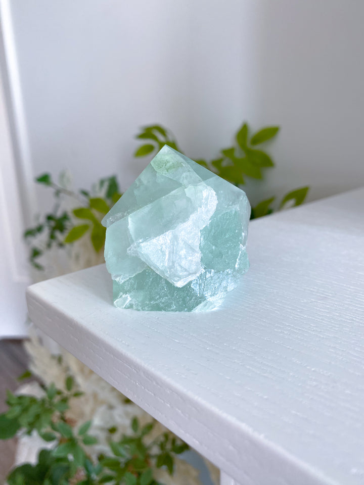 Minty Green Fluorite Tower Point - Balance - Intellect - Protection - Aura Cleanse - Communication - Visions