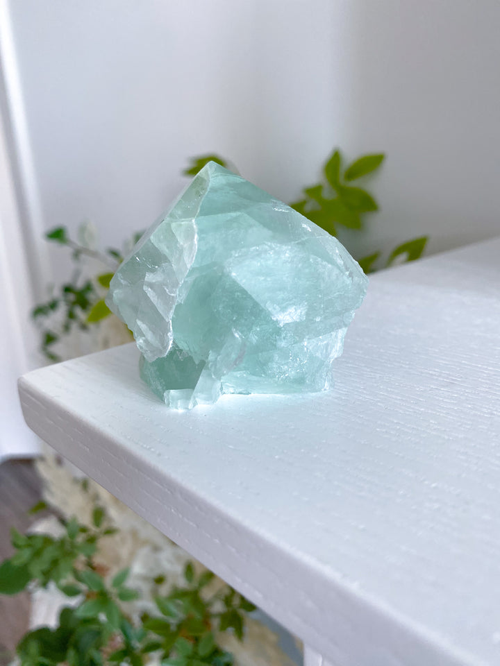 Minty Green Fluorite Tower Point - Balance - Intellect - Protection - Aura Cleanse - Communication - Visions