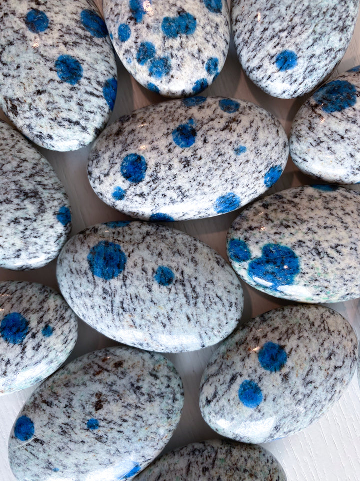 Blueberry Quartz Palm (K2, Azurite)