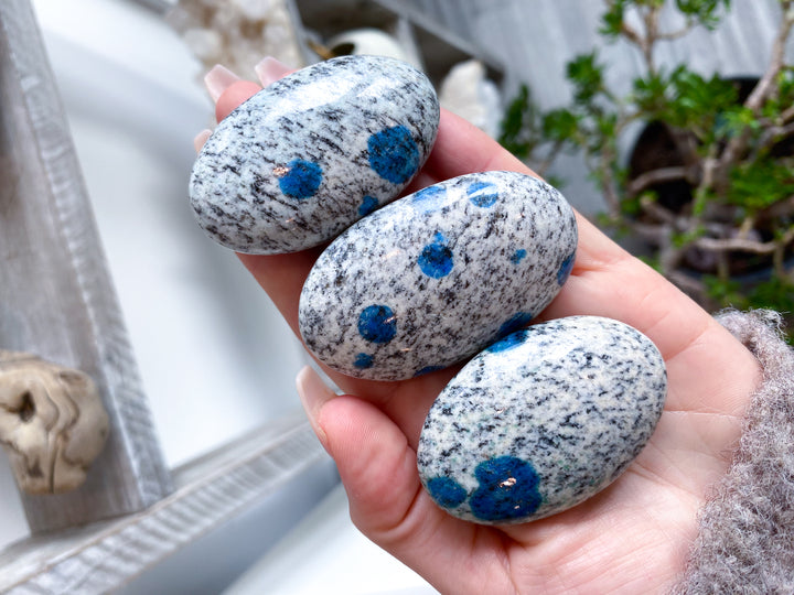 Blueberry Quartz Palm (K2, Azurite)