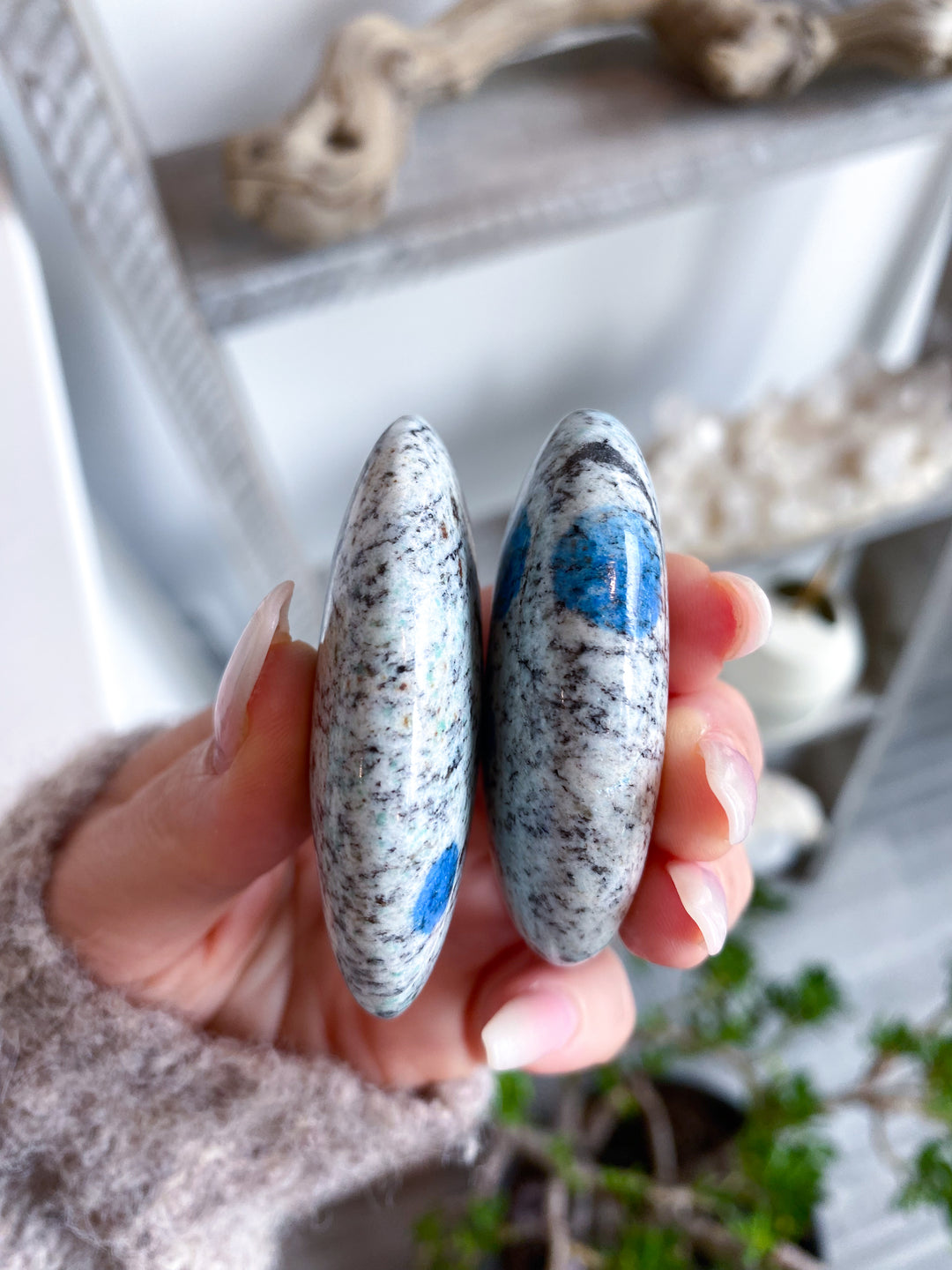 Blueberry Quartz Palm (K2, Azurite)