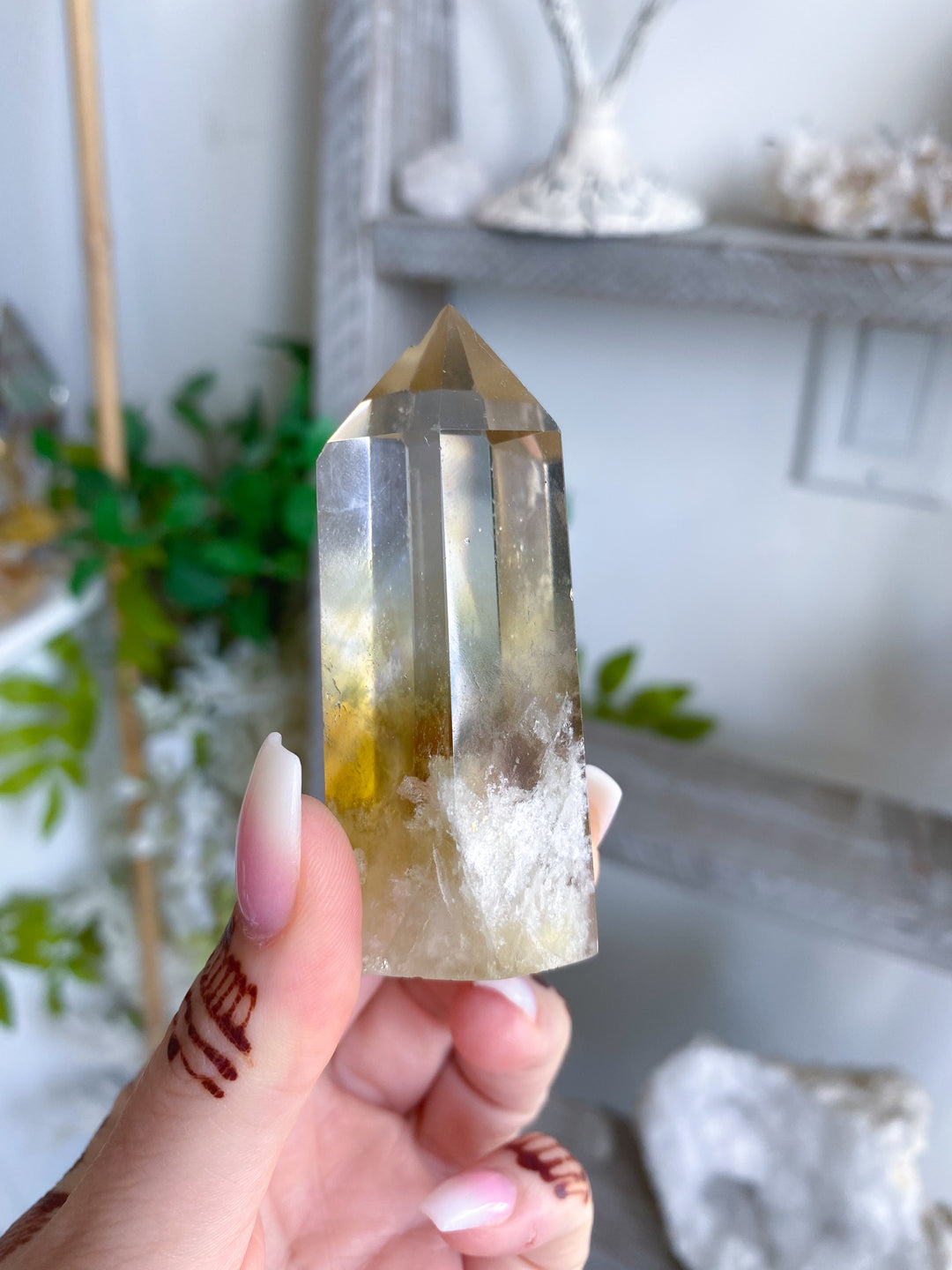 Lemon Topaz Tower Obelisk - Slight Chip