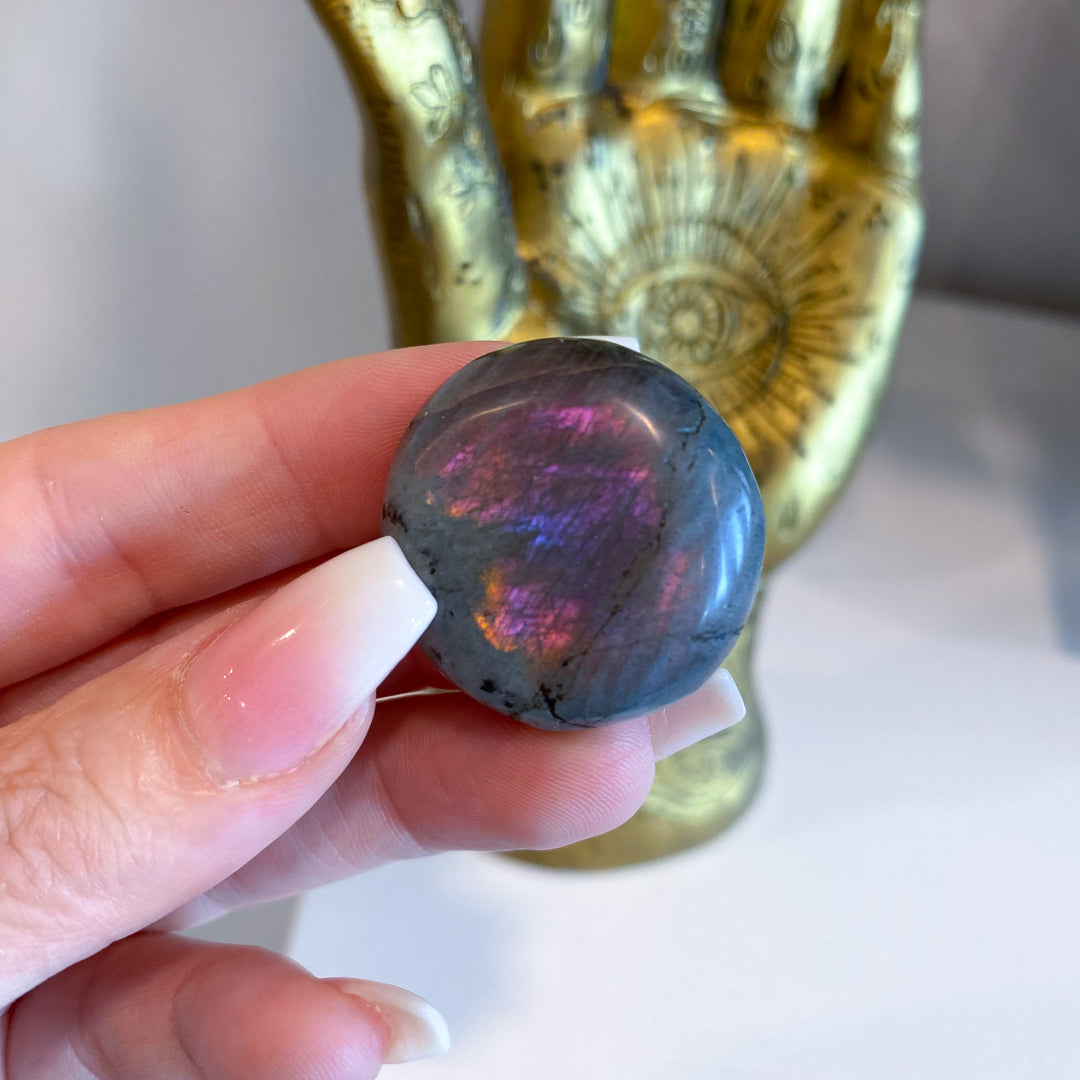 Flashy Sunset Labradorite Pebble Stone 