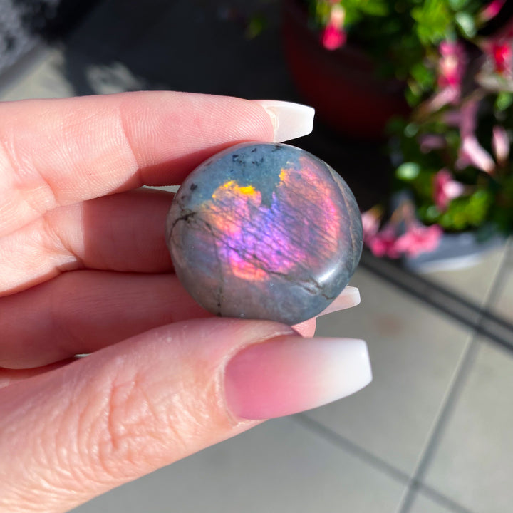 Flashy Sunset Labradorite Pebble Stone 