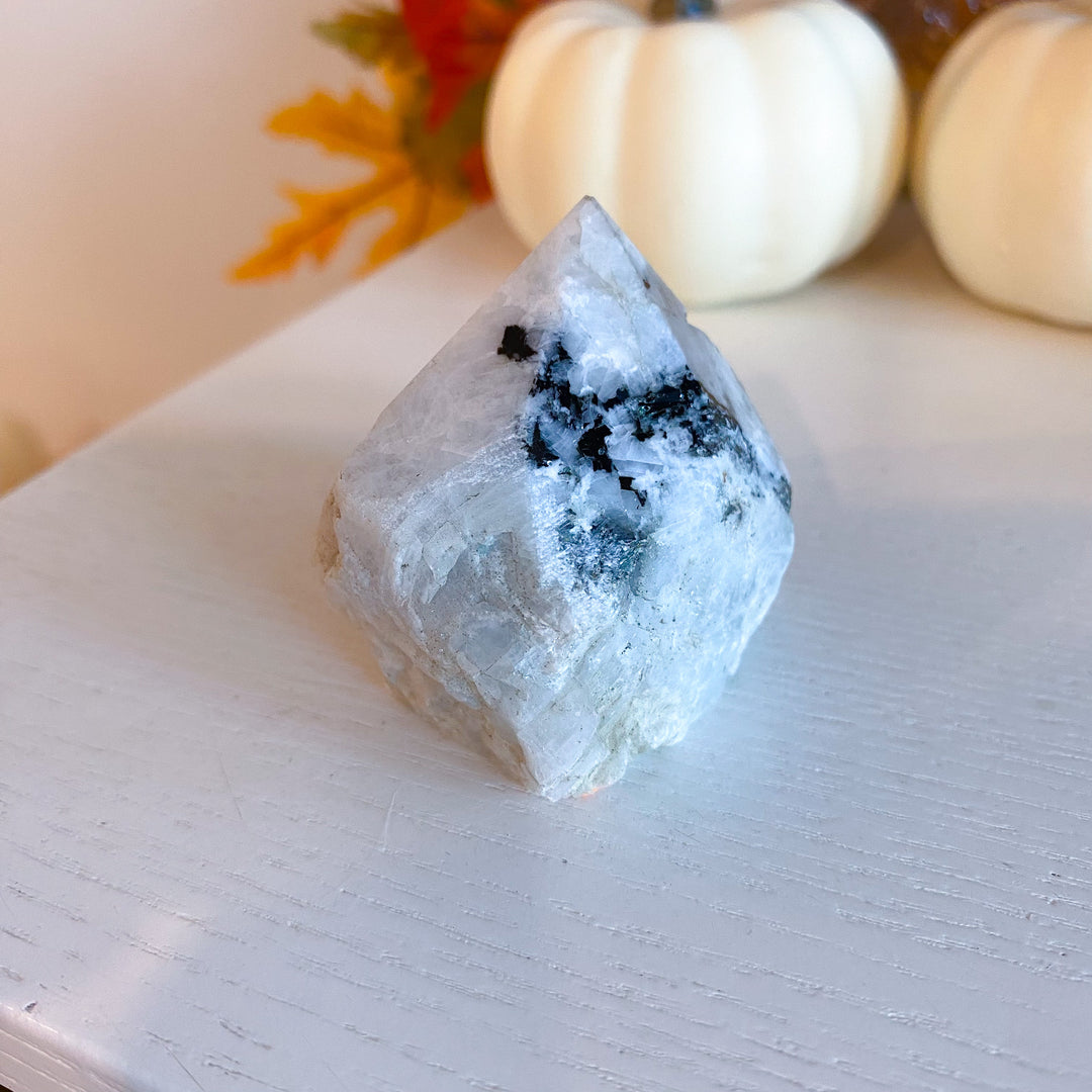 White Moonstone Top Polish Point 