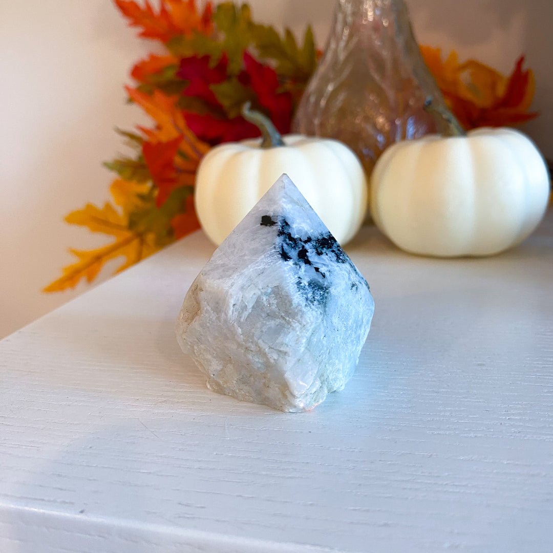 White Moonstone Top Polish Point 