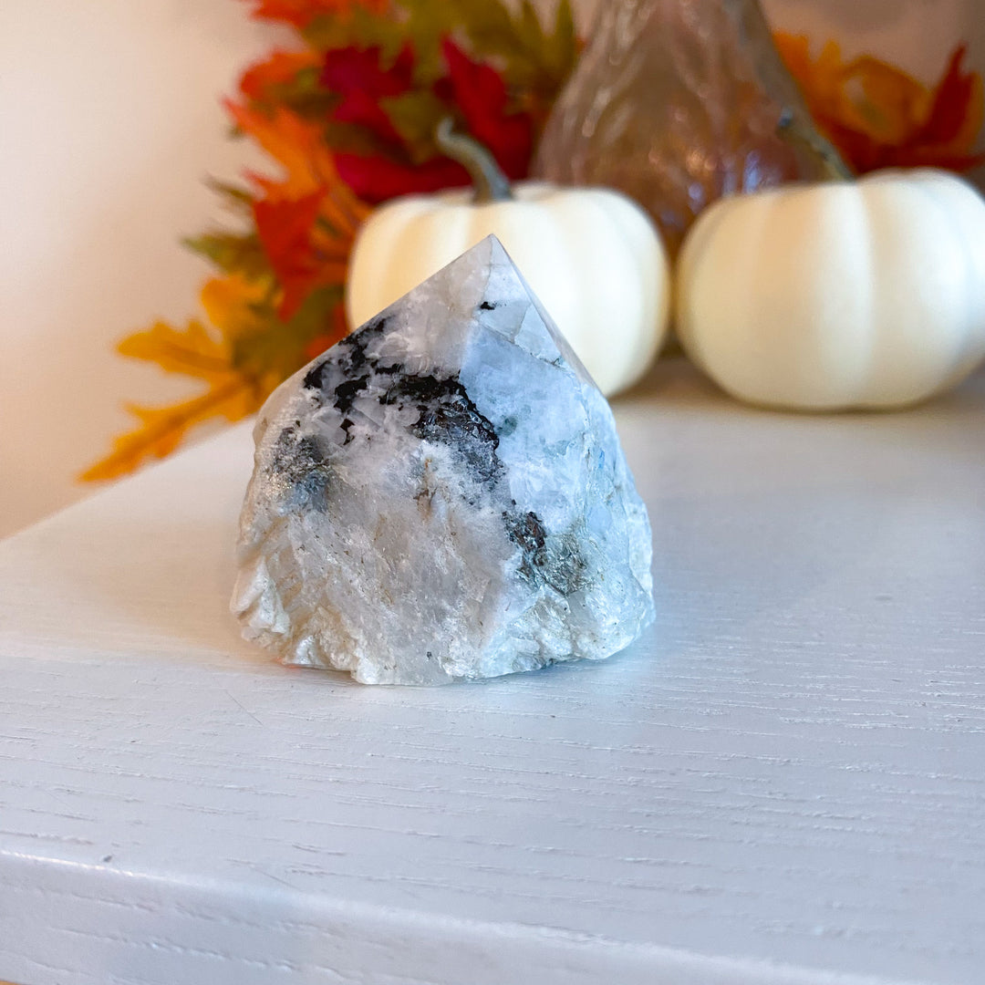White Moonstone Top Polish Point 