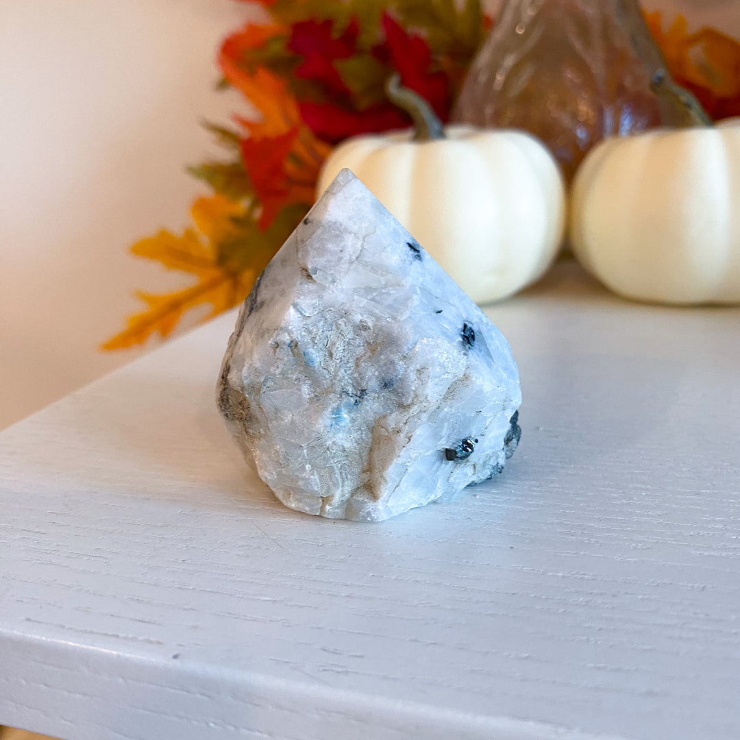 White Moonstone Top Polish Point 