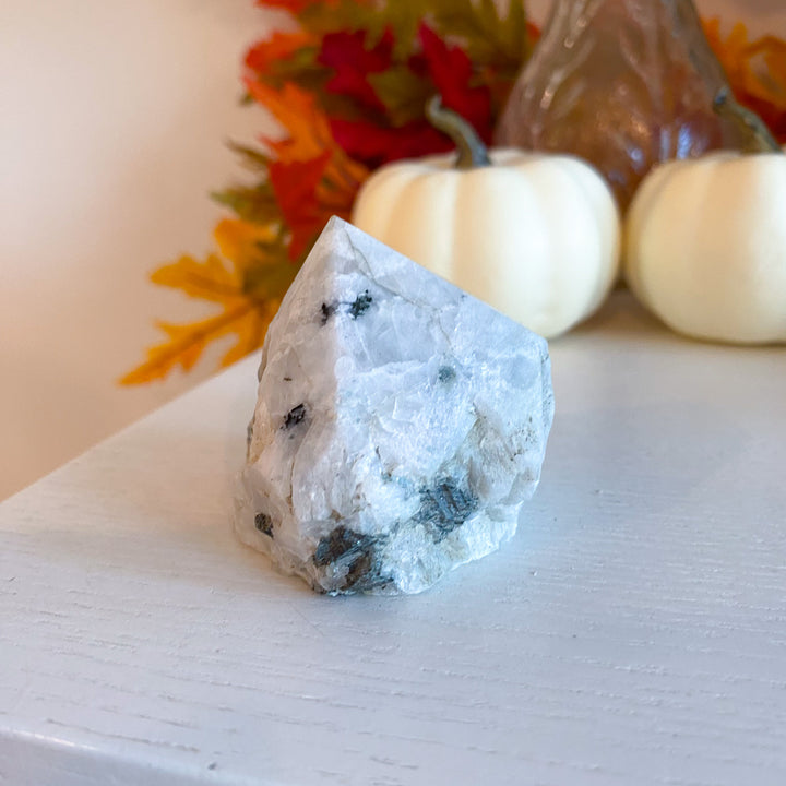 White Moonstone Top Polish Point 