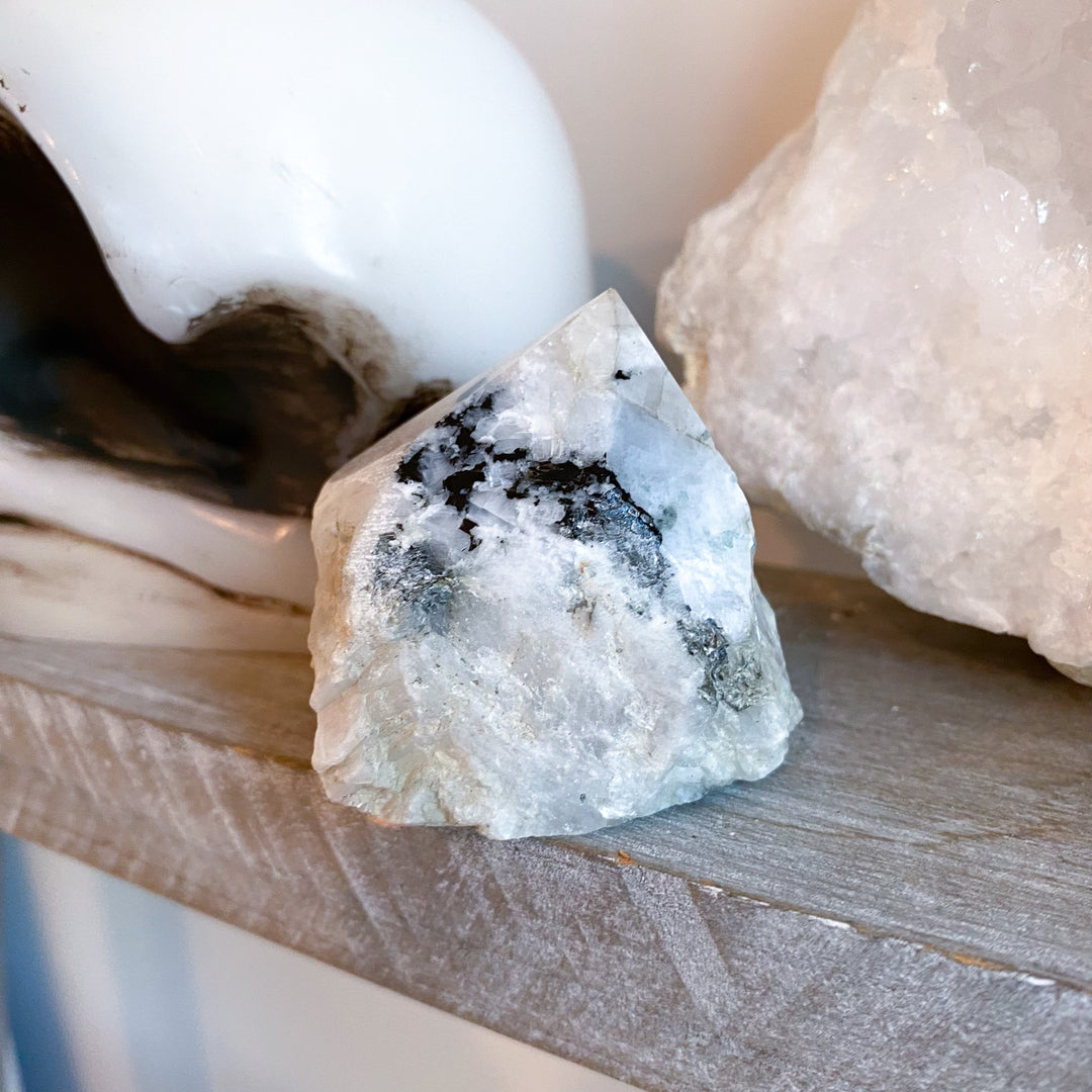White Moonstone Top Polish Point 