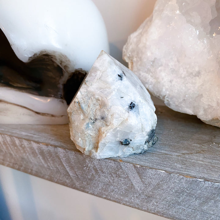 White Moonstone Top Polish Point 