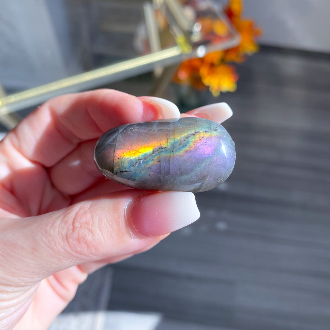 Small Flashy Sunset Labradorite Pebble Stone 