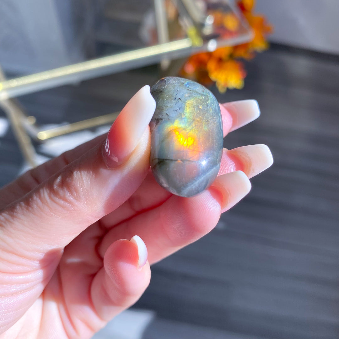 Small Flashy Sunset Labradorite Pebble Stone 