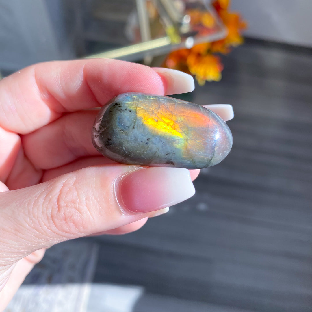 Small Flashy Sunset Labradorite Pebble Stone 