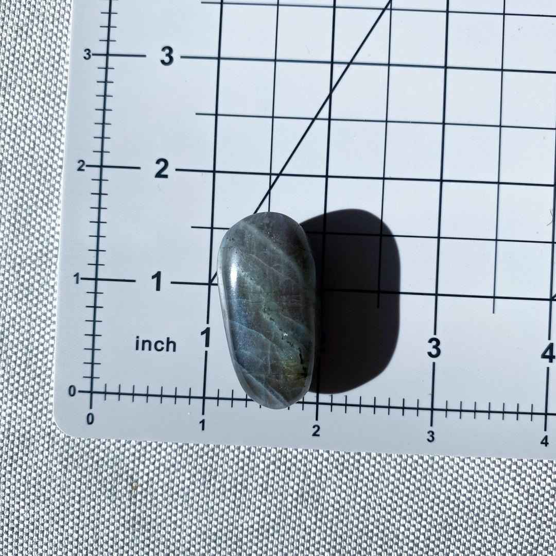 Small Flashy Sunset Labradorite Pebble Stone 