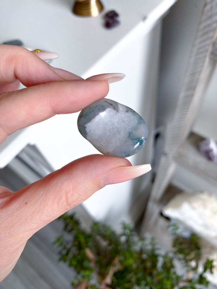 Moss Agate in Quartz Tumble