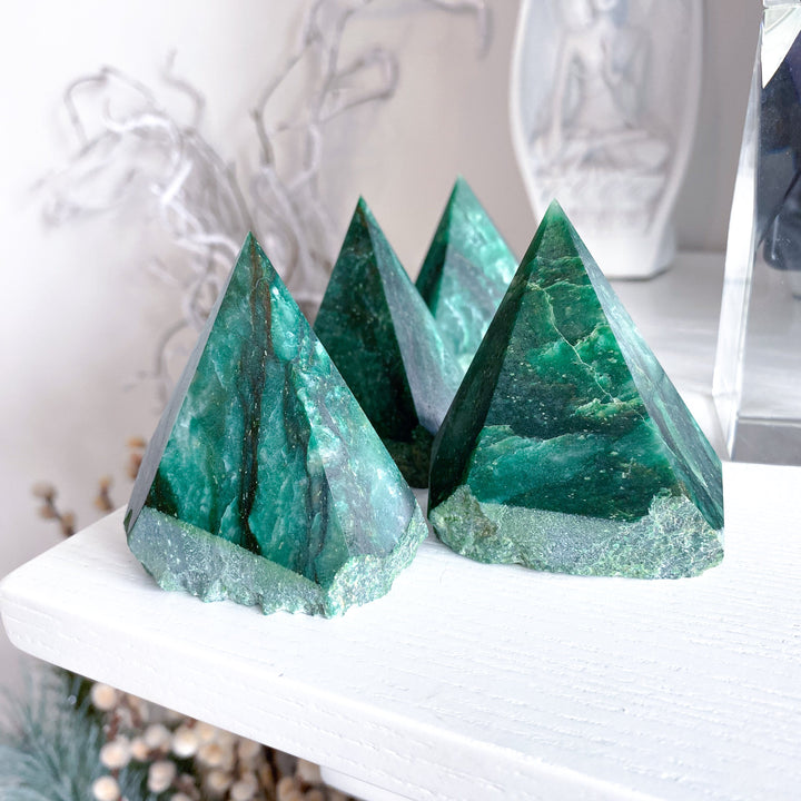 ABUNDANCE: Bright Green Aventurine Top Polish Point