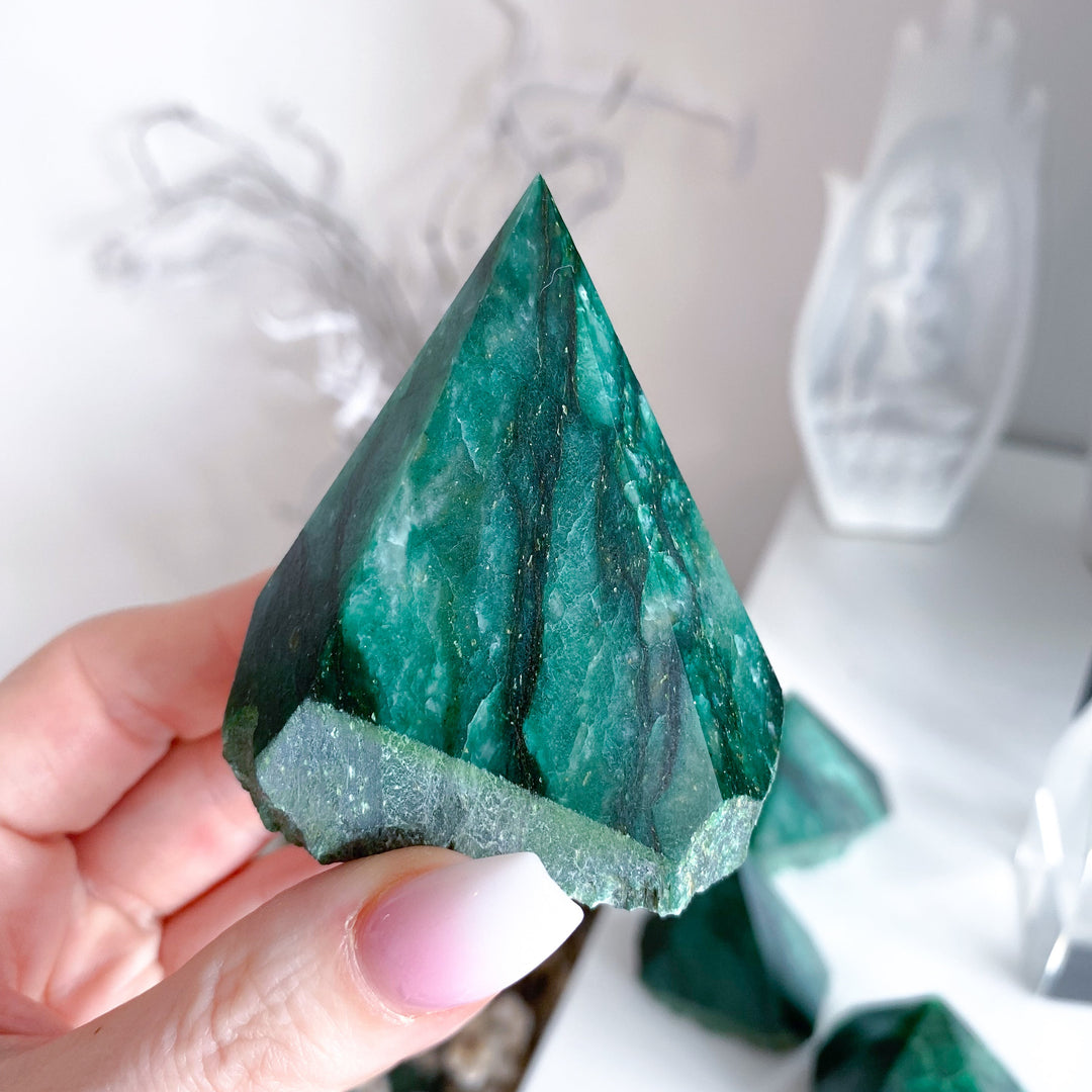 ABUNDANCE: Bright Green Aventurine Top Polish Point