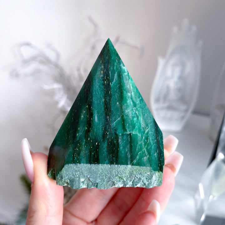 ABUNDANCE: Bright Green Aventurine Top Polish Point