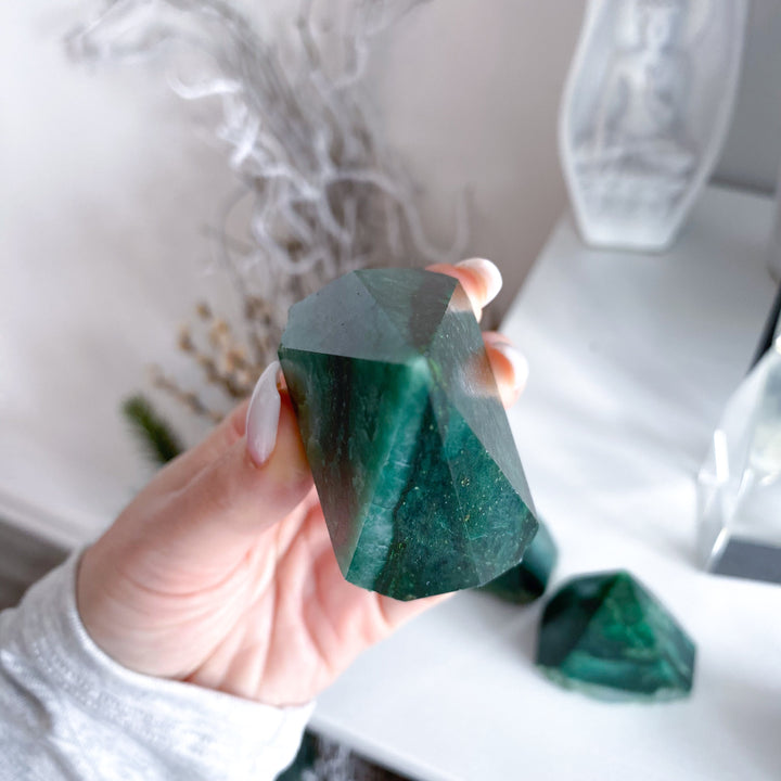 ABUNDANCE: Bright Green Aventurine Top Polish Point