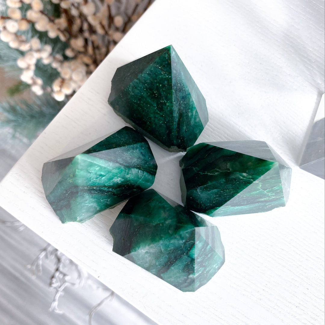 ABUNDANCE: Bright Green Aventurine Top Polish Point