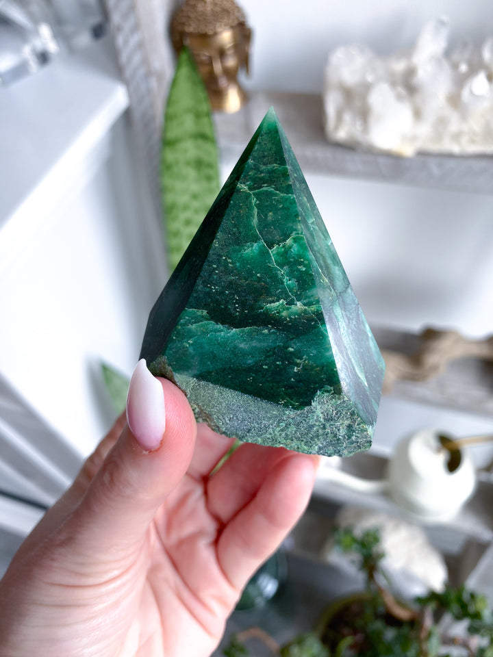 ABUNDANCE: Bright Green Aventurine Top Polish Point