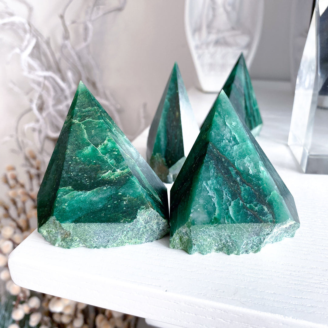 ABUNDANCE: Bright Green Aventurine Top Polish Point