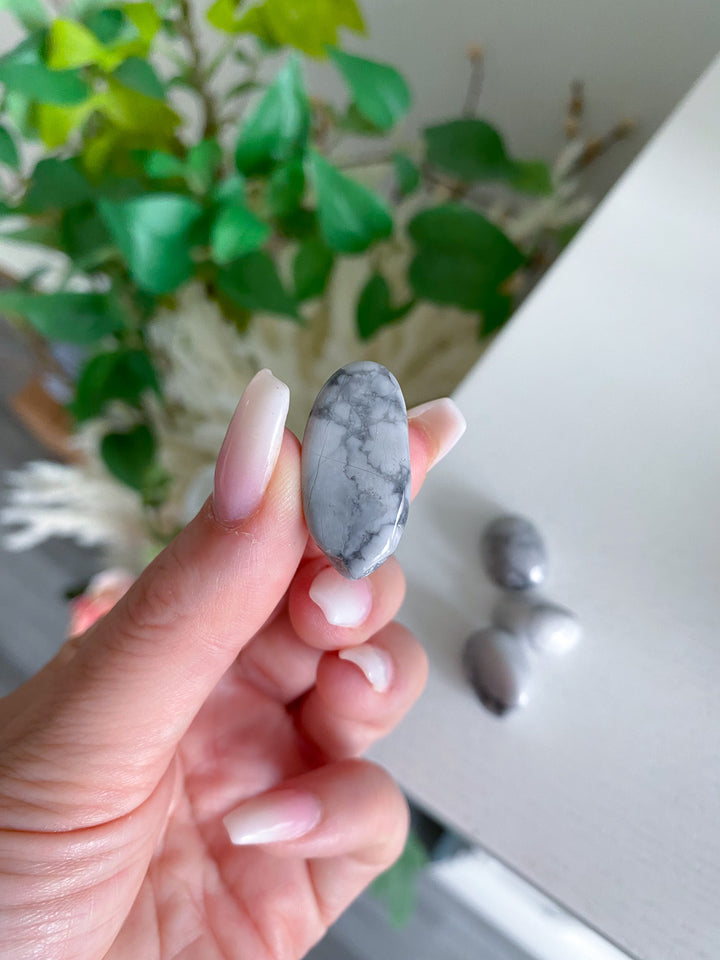 XS Gray Howlite Tumble