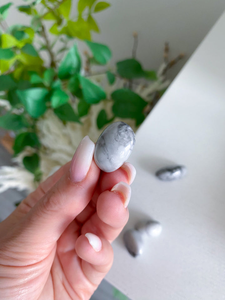 XS Gray Howlite Tumble