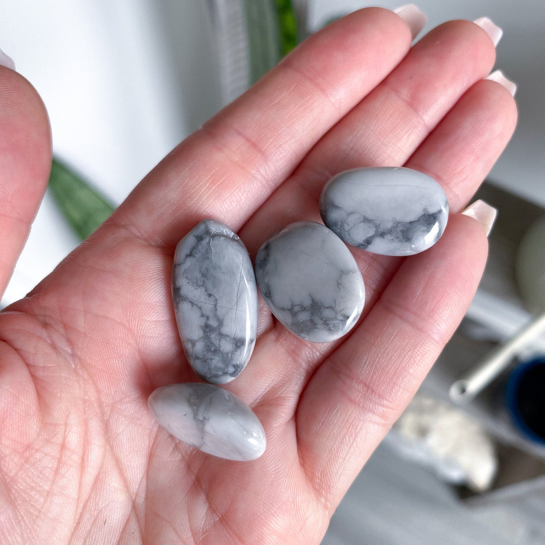 XS Gray Howlite Tumble