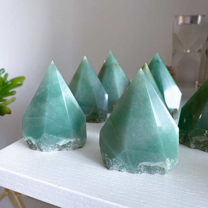 Apple Green Aventurine Top Polish Point