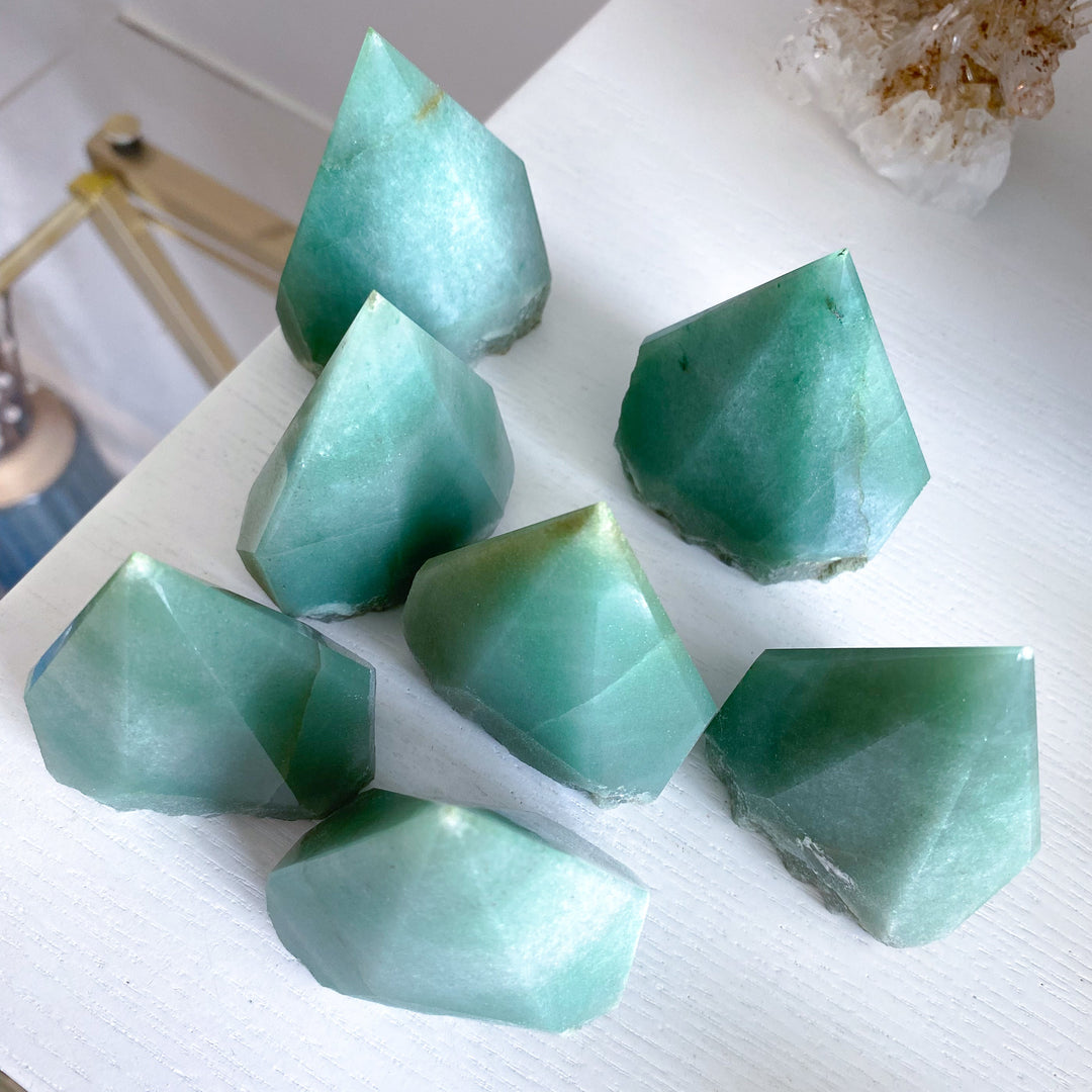 Apple Green Aventurine Top Polish Point