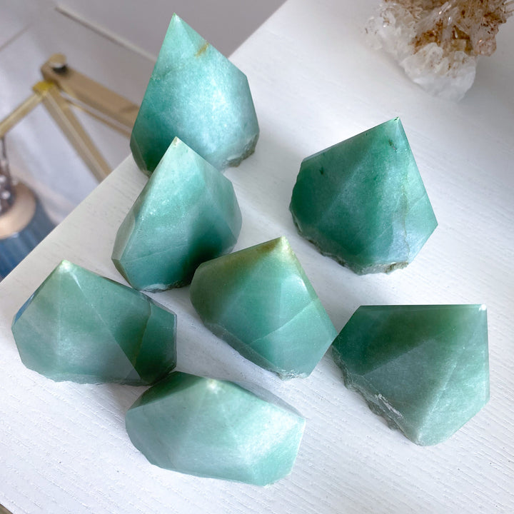 Apple Green Aventurine Top Polish Point