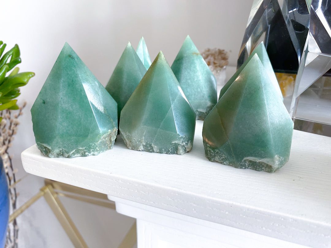 Apple Green Aventurine Top Polish Point
