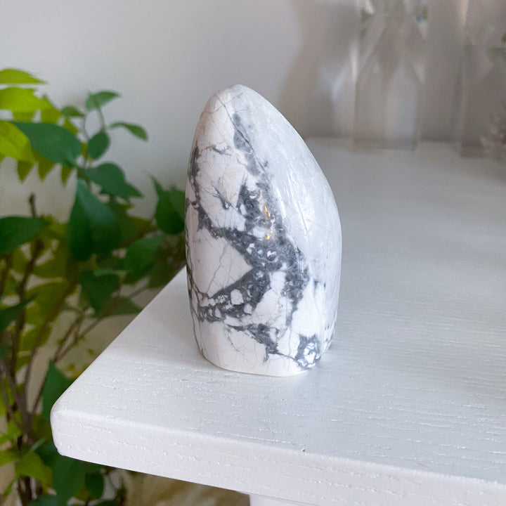 Howlite Freeform Stonehenge Shape