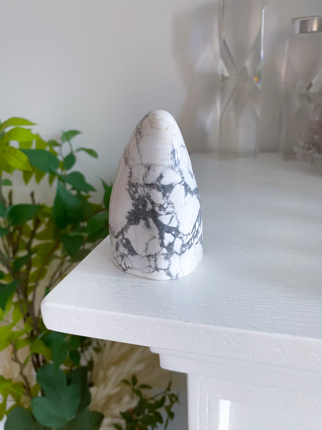 Howlite Freeform Stonehenge Shape